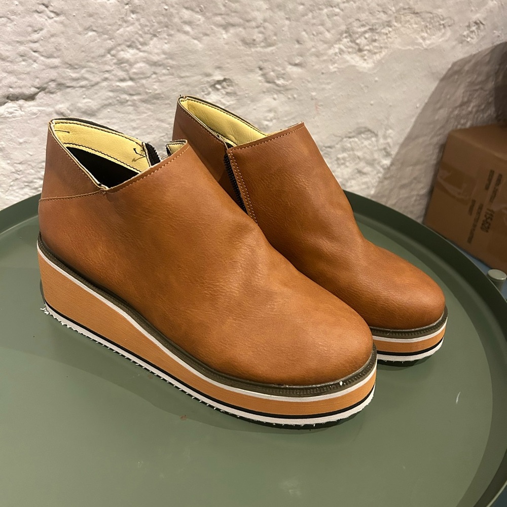 Elegant Tan Platform Slip-On Shoes